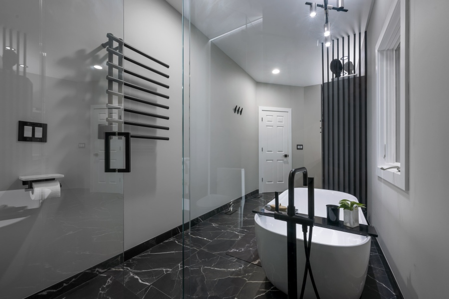 Bathroom-Tub-and-Towel-Warmer 
