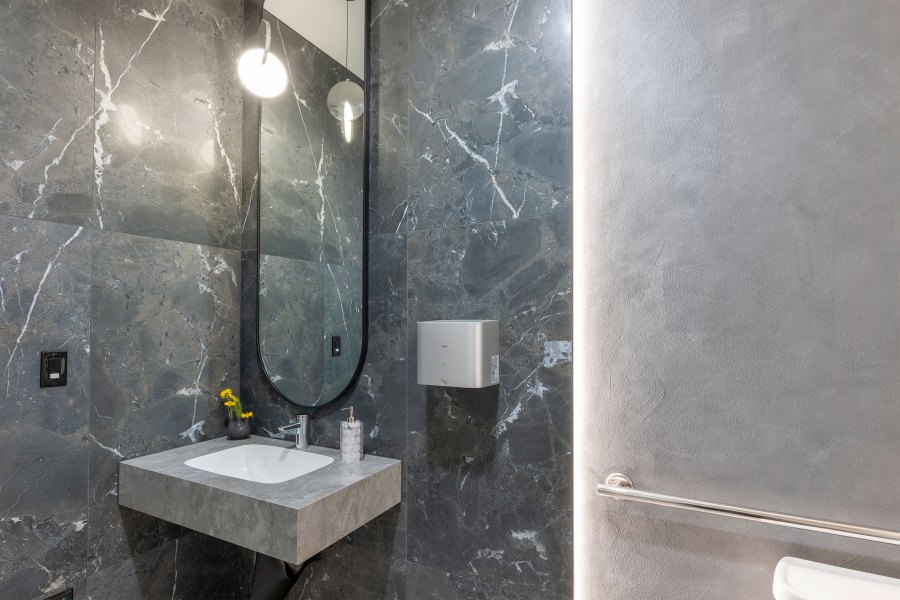 Restroom2 Sink Vitality Urgent Care in Lake Zurich.jpg 18